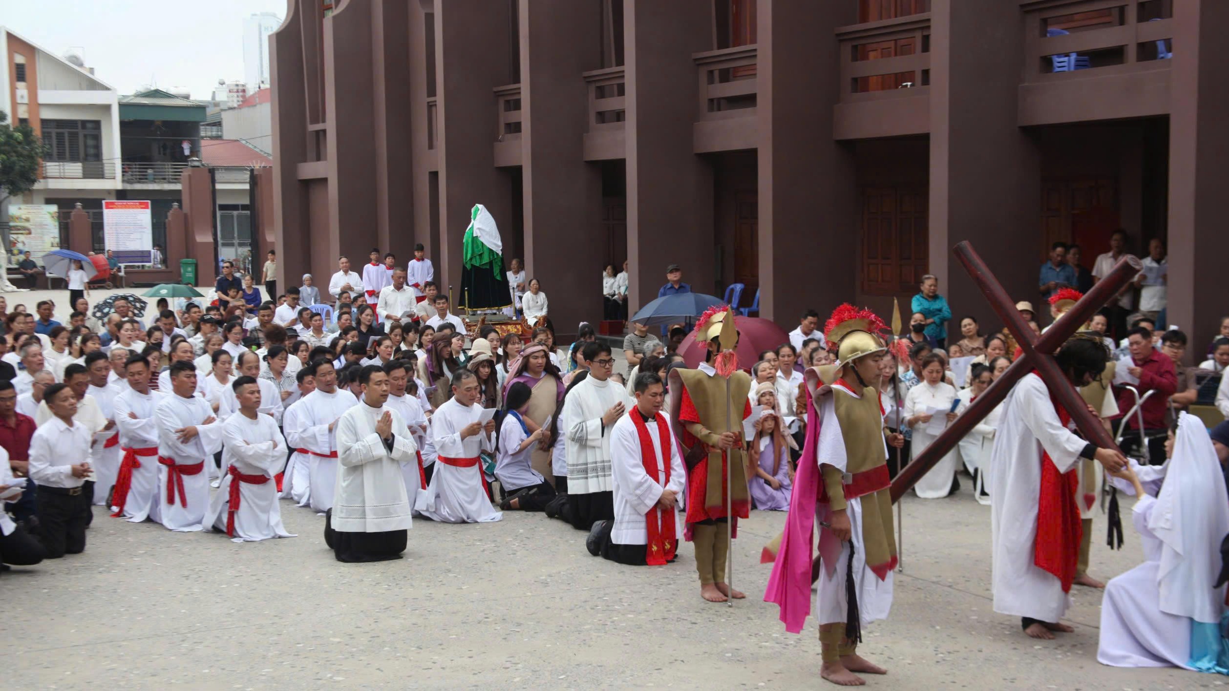 Giáo xứ Kim Lai – cử hành đàng thánh giá trọng thể chiều thứ Sáu Tuần thánh 2026